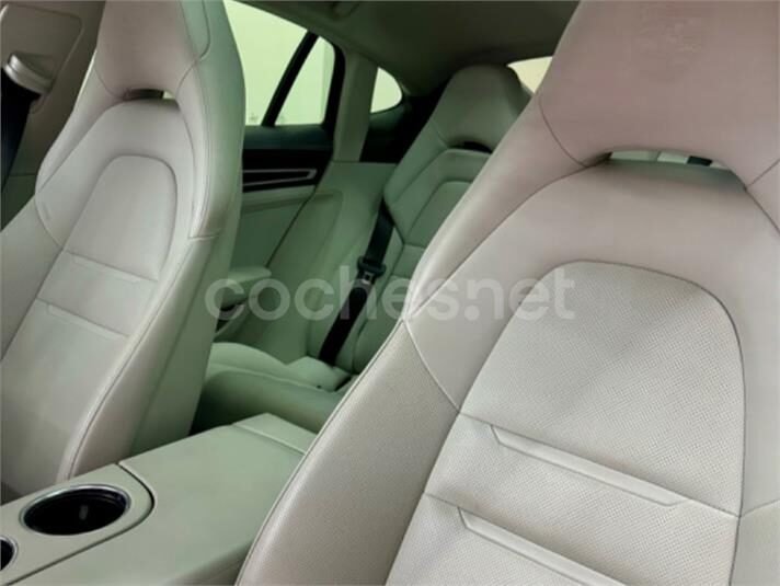 PORSCHE Panamera 4 EHybrid Platinum Edition